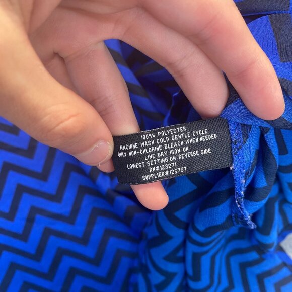 Riley+James V-neck, sheer blouse Size 3X Quarter Length Button-up Sleeve,Blue - Picture 8 of 10